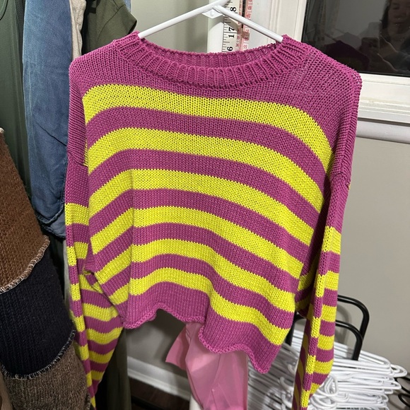 Zara Sweaters - Zara women’s cropped sweater - size medium